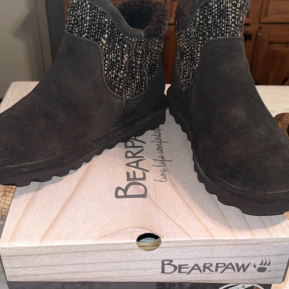 BearPaw Charcoal Suede Ankle Boots size 8 NEW